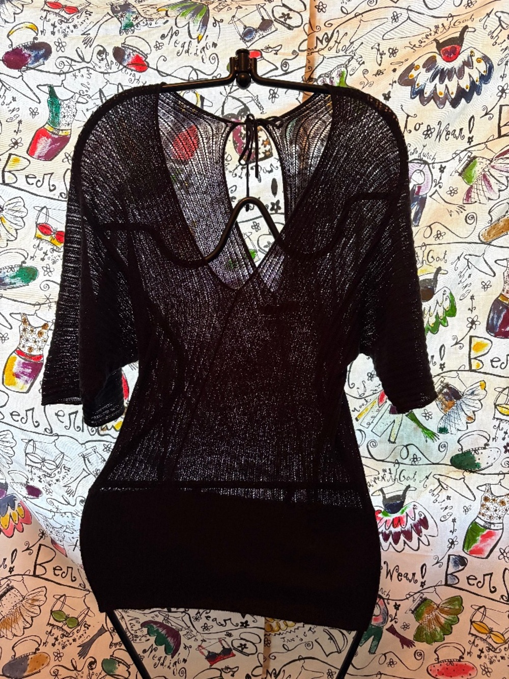 Belldini V-neck light weight knit top